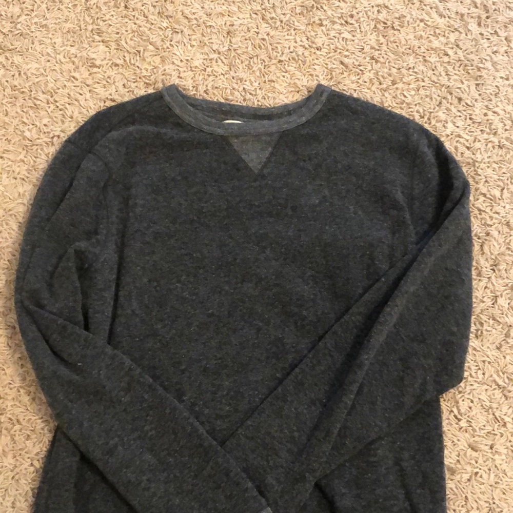 NEW FAHERTY GRAY SWEATER